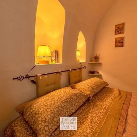 Trullo Dal Fascino Antico Villa Locorotondo Eksteriør billede