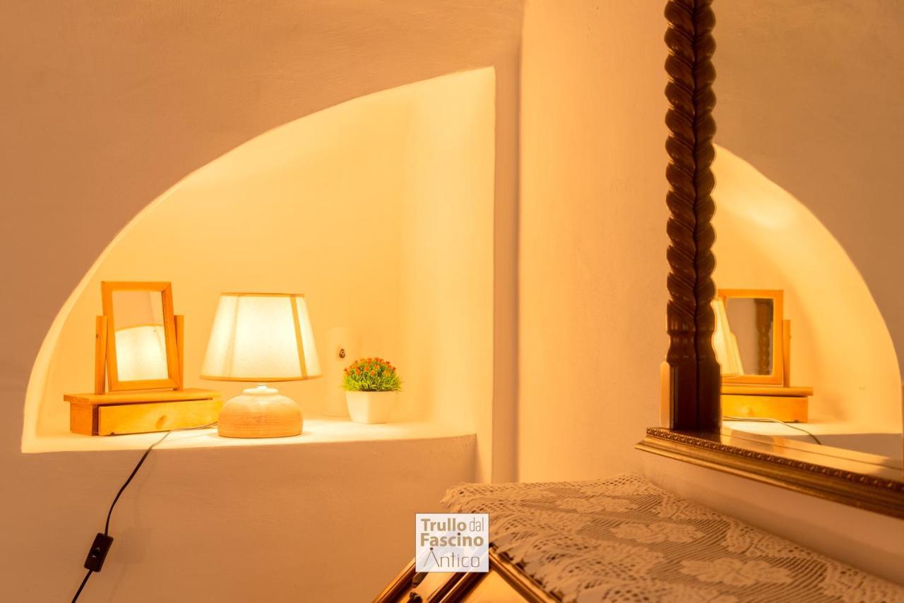 Trullo Dal Fascino Antico Villa Locorotondo Eksteriør billede