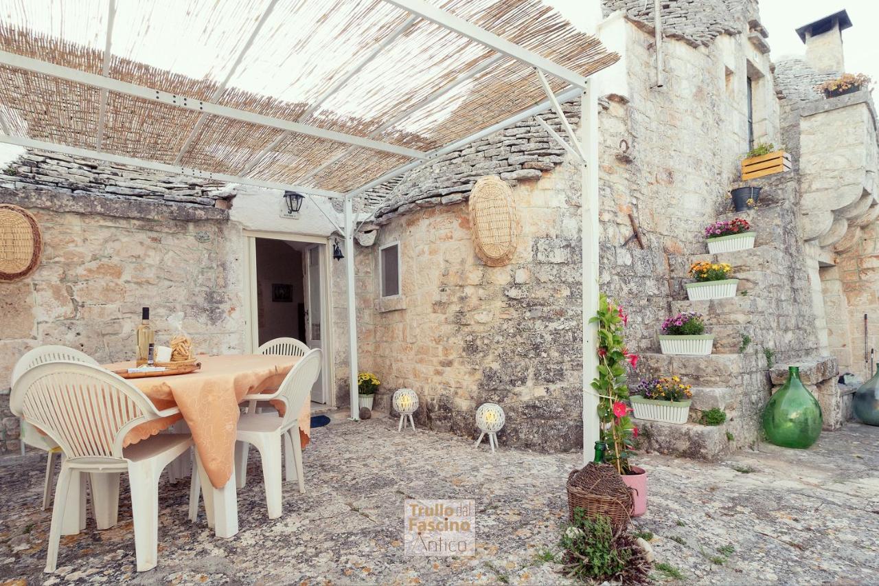 Trullo Dal Fascino Antico Villa Locorotondo Eksteriør billede