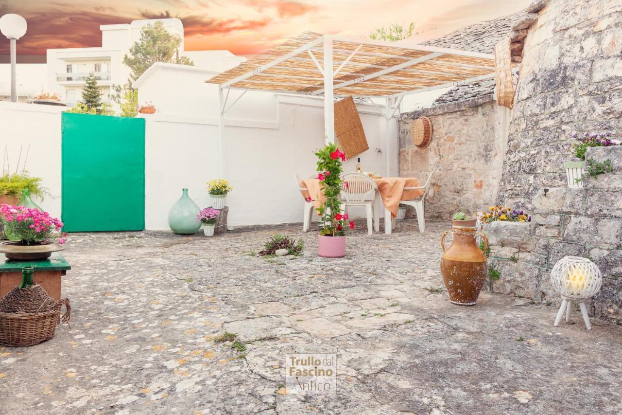 Trullo Dal Fascino Antico Villa Locorotondo Eksteriør billede