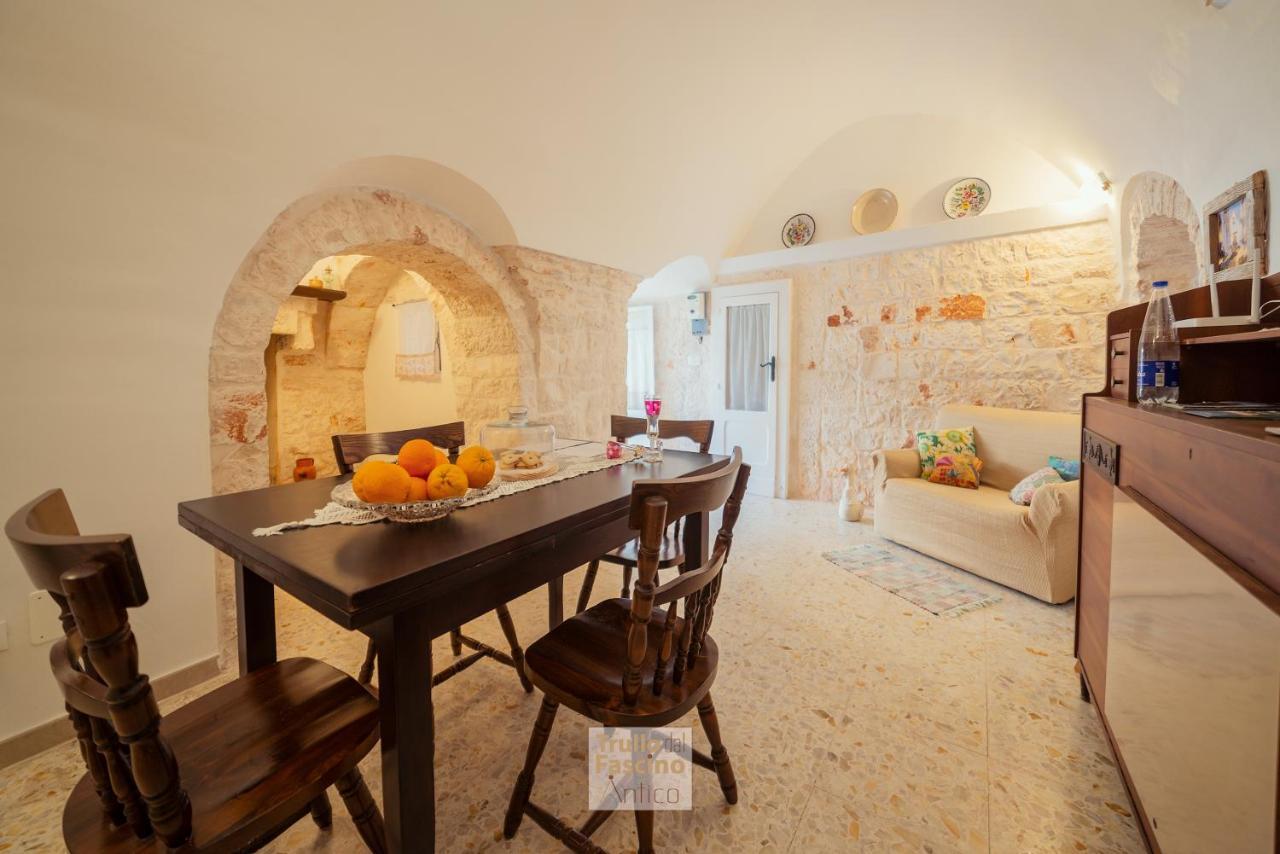 Trullo Dal Fascino Antico Villa Locorotondo Eksteriør billede
